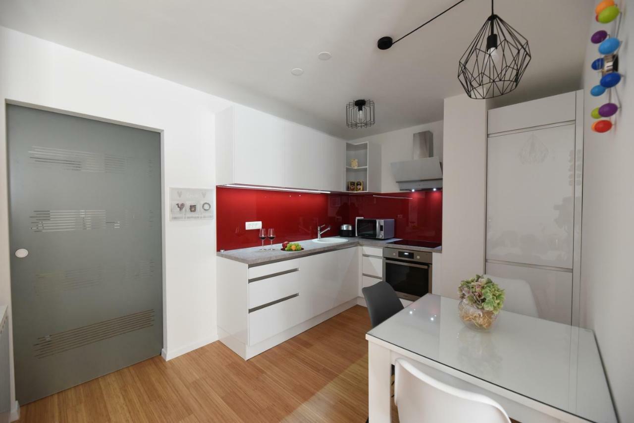 Mary'S Apartment - With Free Parking Загреб Екстериор снимка